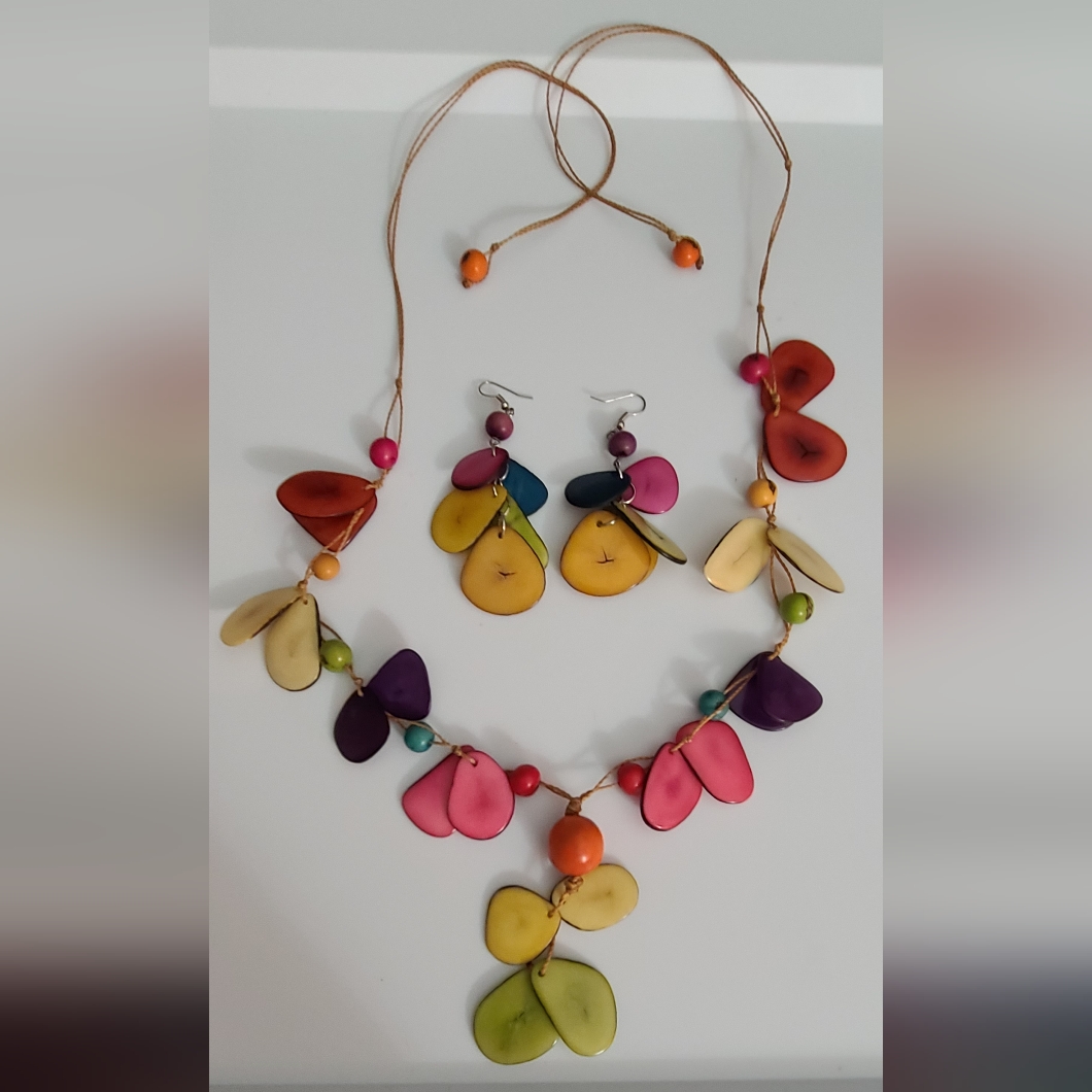 Vintage Coral Slices Necklace Earrings Colorful Set Estate Jewelry Beaded Long